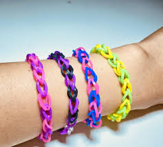 Image for event: Teen Throwback Craft: Rainbow Loom